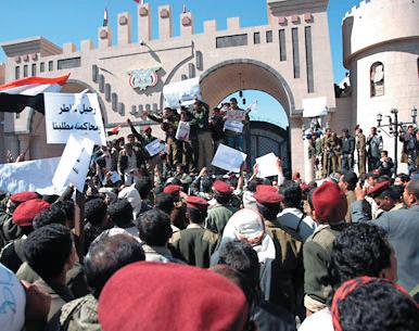 اليمنيون:ثورة المؤسسات أحد أهداف الثورة الشعبية ومن مكاسبها الأكثر أهمية