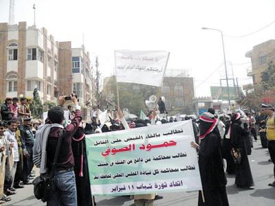 تعز: تظاهرات نسوية للمطالبة بإقالة المحافظ وهيكلة الجيش ومواجهات بالراهدة