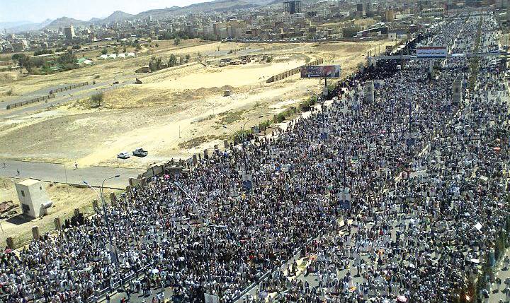 مئات الآلاف في ستين العاصمة يتعهدون بمحاكمة القتلة وتحقيق أهداف الثورة