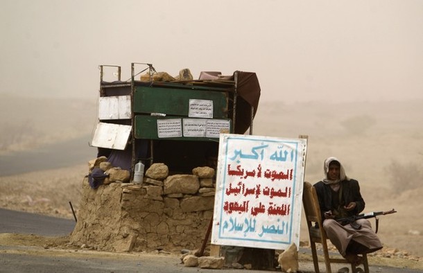 الحوثيون يقتلون جندياً أثناء حراسته مولداً كهربائياً في صعدة