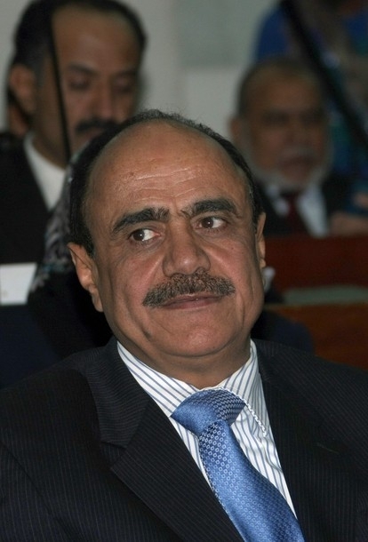  وزير الإعلام  يساوي بين الحوثيين