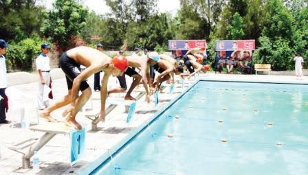 منافسات مثيرة في تصفيات بطولة الجمهورية الـ(17) للسباحة للمنتخبات