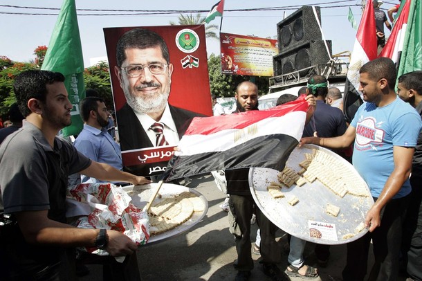 مصر تفتح ذراعيها لمرسي كأول رئيس مدني