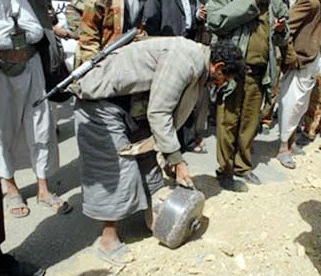  ألغام الحوثيين تتفجر في سوق عاهم بحجة وأعمال القنص تتواصل ضد الأهالي