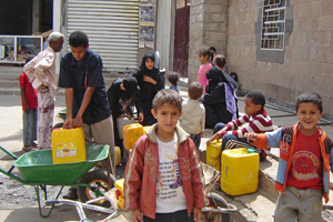 اللاجئون والسكان المحليون ومعارك المياه في صنعاء