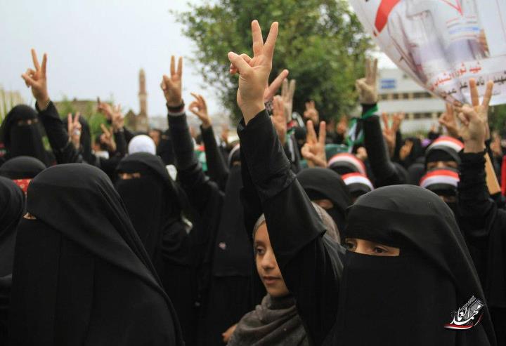 صنعاء.. صعتر يهاجم إيران والشباب يؤكدون أنهم المعنيون بإسقاط رهانات الثورة المضادة