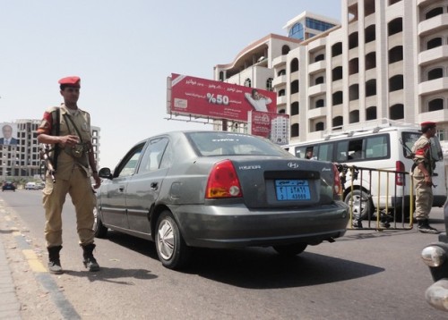 الأمن المركزي بعدن يعتقل 8 من رؤساء اللجان النقابية للبلديات بالمحافظة