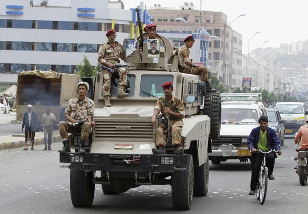 الراية القطرية: من غير المقبول أن يظل الجيش اليمني منقسمًا ولا مجال لرفض قرارات الرئيس