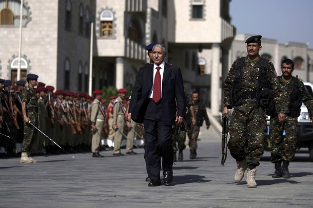 صنعاء تشيع ضحايا الهجوم الإرهابي بعدن في موكب جنائزي مهيب