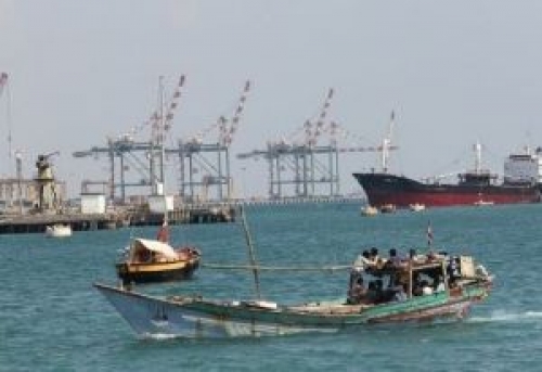 الحديدة.. الكشف عن عمليات تهريب قوارب مجهولة من خارج أسوار ميناء الإصطياد