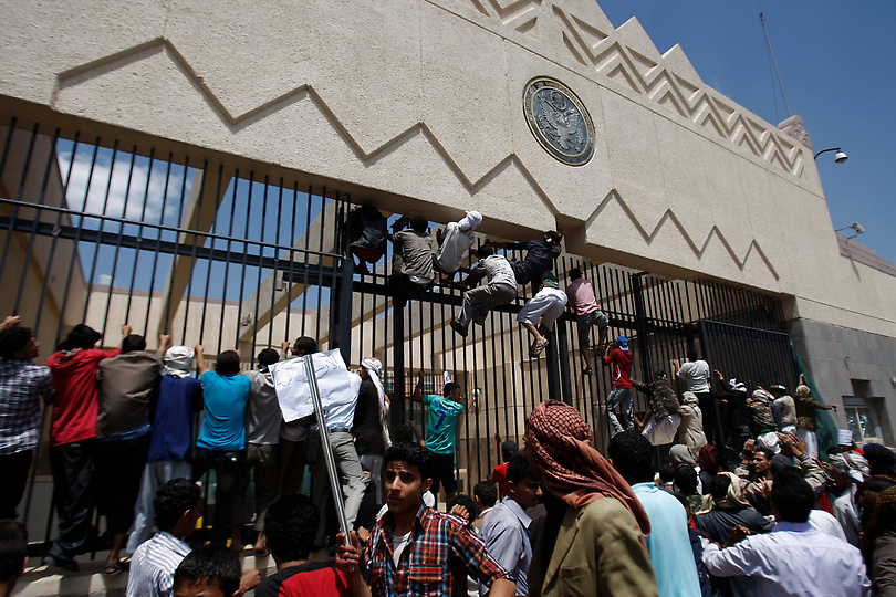  سفراء العشر يدعون السلطات اليمنية لحماية الدبلوماسيين والموظفين الأجانب
