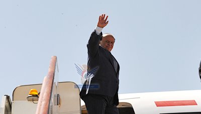 الرئيس يتوجه إلى بريطانيا وطائرتان حربيتان رافقتاه حتى خرج من الأجواء اليمنية