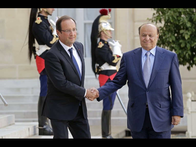 رئيس الجمهورية يصل باريس ويعقد جلسة مباحثات رسمية مع نظيره الفرنسي 