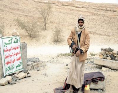 مسلحو الحوثي يقتحمون منزل مدير الخدمة ومكتب النقل ويهددون الشاب