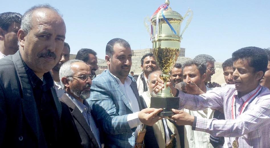 فريق ذي ناعم يفوز بكأس بطولة القدم المدرسية لمديريات محافظة البيضاء