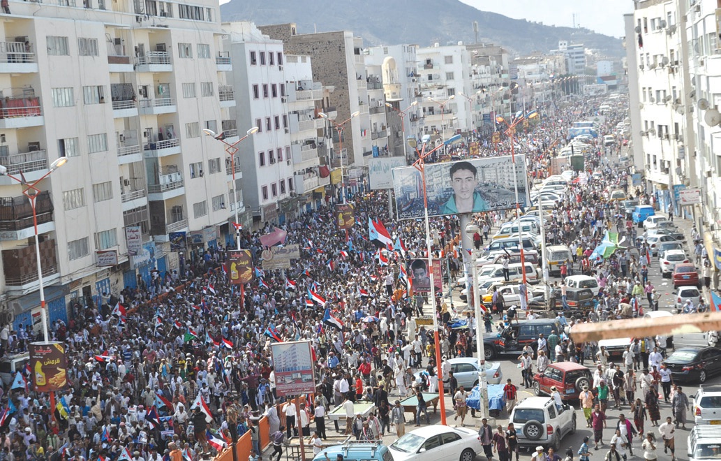 الحراك يحتفل بالاستقلال في منصورة عدن ويتمسك باستعادة الجمهورية ويتجاهل الجنوب العربي  