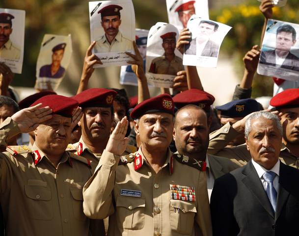 اللواء قحطان يتهم برلمانيين بالتقطعات واللواء ناصر يؤكد اختراق القاعدة للجيش