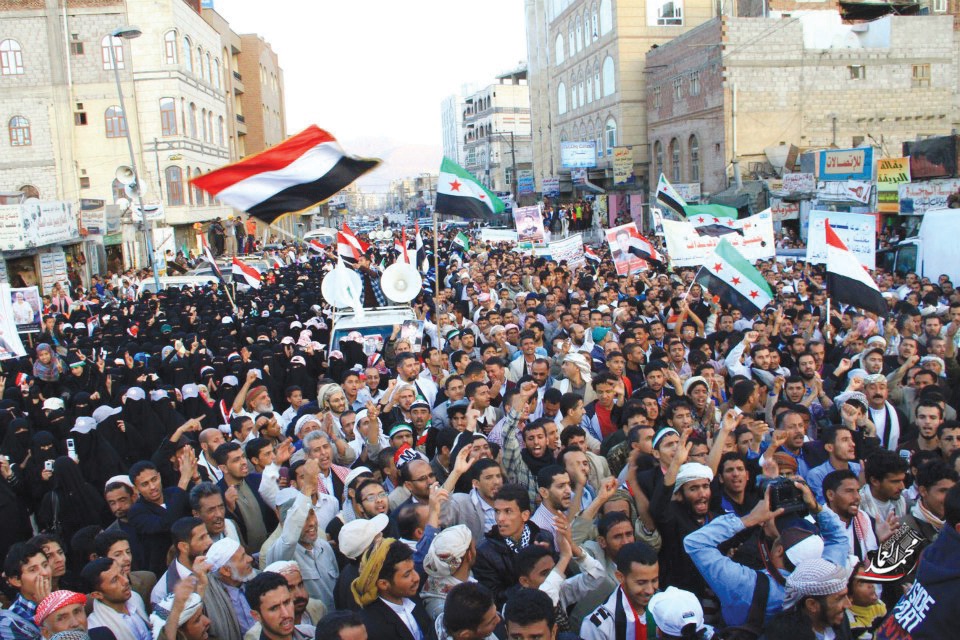 غضب ثوري يجوب شوارع العاصمة محذراً هادي من عدم إقالة أقارب صالح وهيكلة الجيش