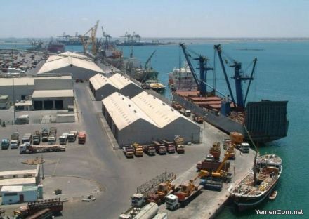  هيئة مواني البحر العربي تحتجز باخرة محملة بالذخائر في ميناء المكلا