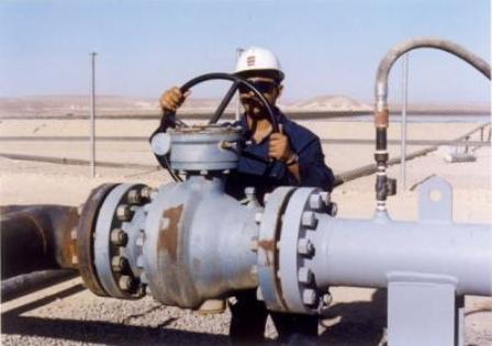    مأرب.. توقف إمدادات الغاز المسال من شركة صافر النفطية إثر الإضراب