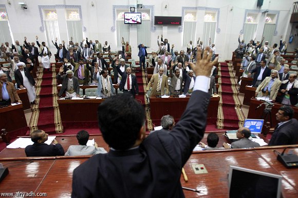 البرلمان يستدعي وزيري الخارجية والتعليم العالي بشأن أوضاع الطلاب اليمنيين في الخارج