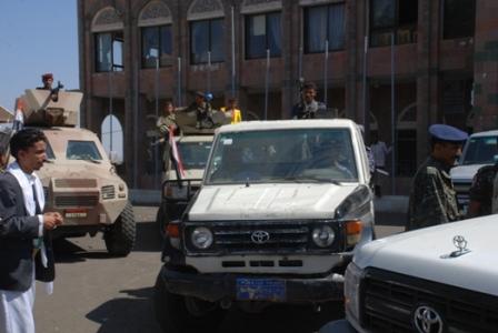 تعز.. قوات الأمن تقمع اعتصاماً لموظفي الكهرباء يطالبون بتنفيذ قرار إقالة مدير المنطقة