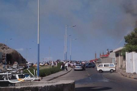 عدن.. حريق يدمر منزلين في منطقة الفتح بالتواهي وآخر يلتهم (3)محلات تجارية بالمنصورة
