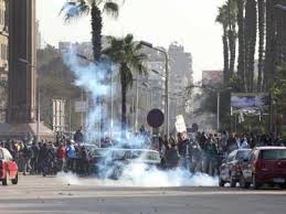 مظاهرات بمصر ودعوات لمقاطعة استفتاء الدستور