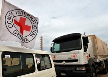  الحوثيون يعترضون جرحى دماج في سيارات الصليب الأحمر ويصورونهم قسراً