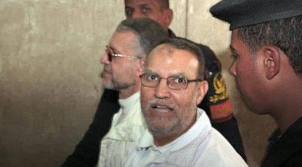 قوات الأمن تعتقل عصام العريان وتقتحم جامعة الأزهر بالقاهرة