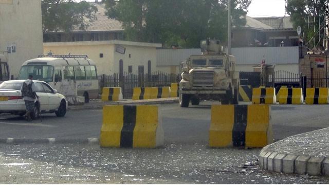 إصابة مدير التحقيقات بالطعن واحتجاز جنديين داخل سجن الأمن السياسي بصنعاء