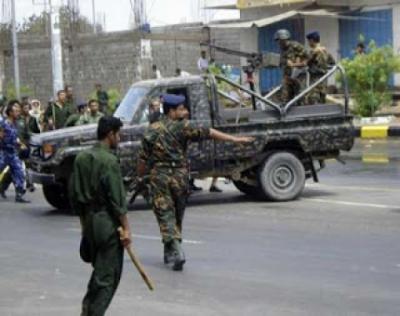مسلحون يهاجمون بالأسلحة الرشاشة والقذائف نقطة عسكرية بمدينة عتق