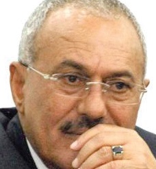 إعلام صالح يهاجم الحجري ورئيس مؤتمر إب لرفضهما تعليماته بالتحالف مع الحوثيين