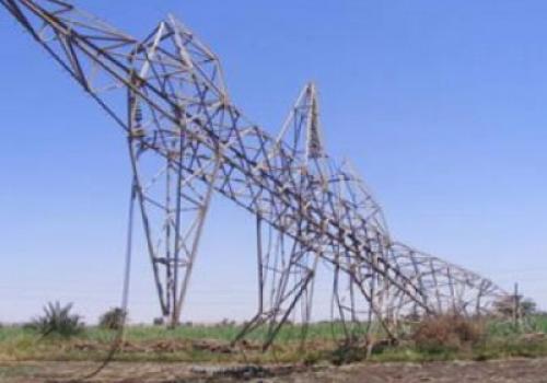 وزارة الكهرباء تتهم القطراني بالاعتداء على خطوط نقل الطاقة بنهم