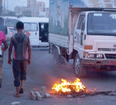 احتجاجات غاضبة تجوب شوارع عدن جراء انقطاع الكهرباء