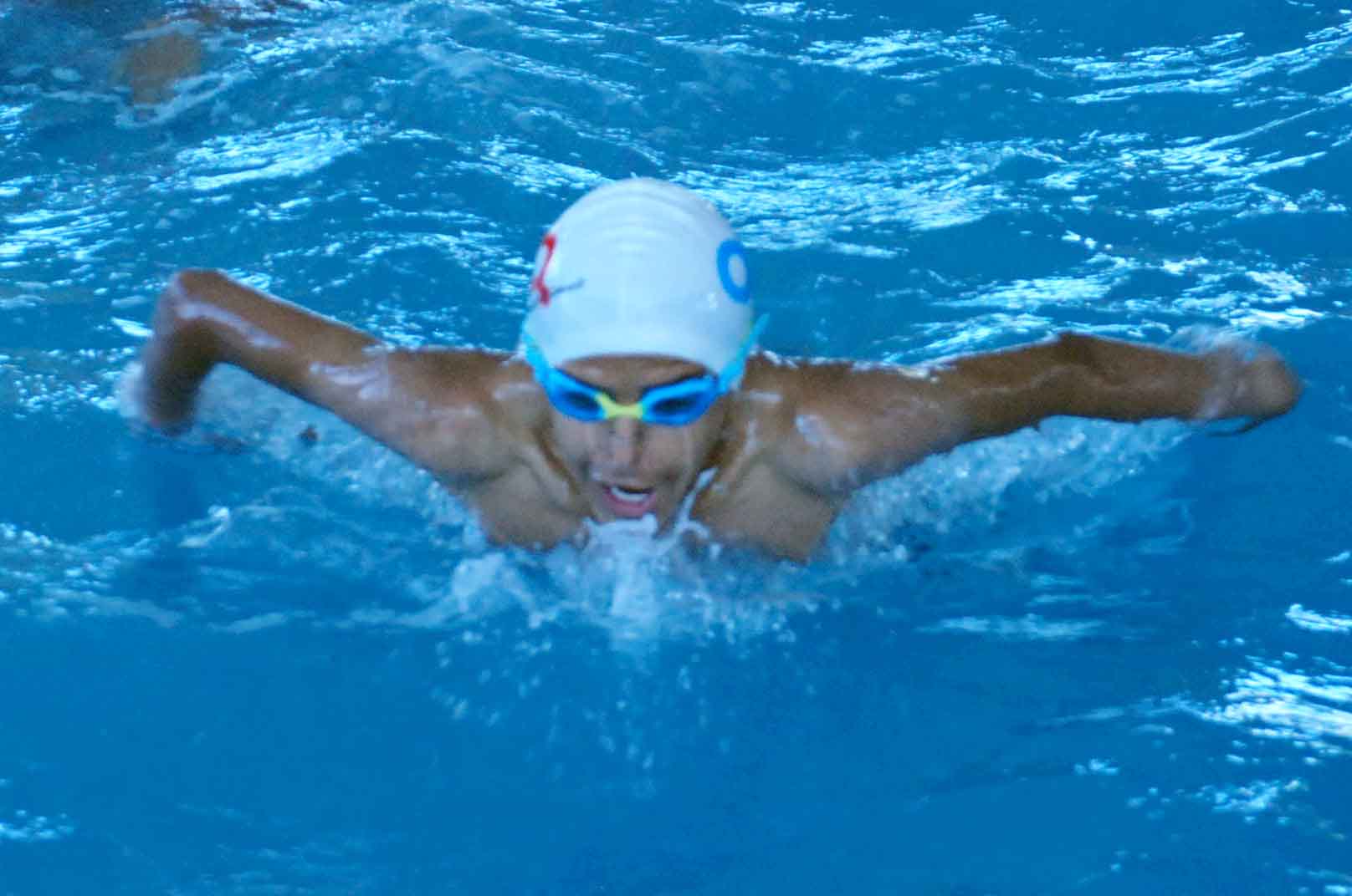 منتخب ناشئو السباحة يشارك في البطولة العربية بالأردن