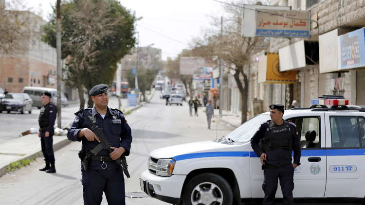 ظهور “الإرهاب” فجأة في الأردن: عبوة ناسفة قتلت دركيا وأصابت ستة في مدينة الفحيص