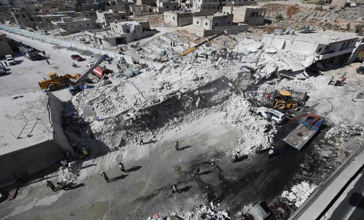المعارضة السورية: 50 قتيلاً و70 جريحاً بانفجار مستودع أسلحة في إدلب