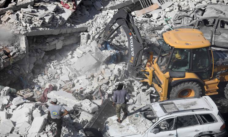 ارتفاع عدد القتلى في انفجار إدلب إلى 69