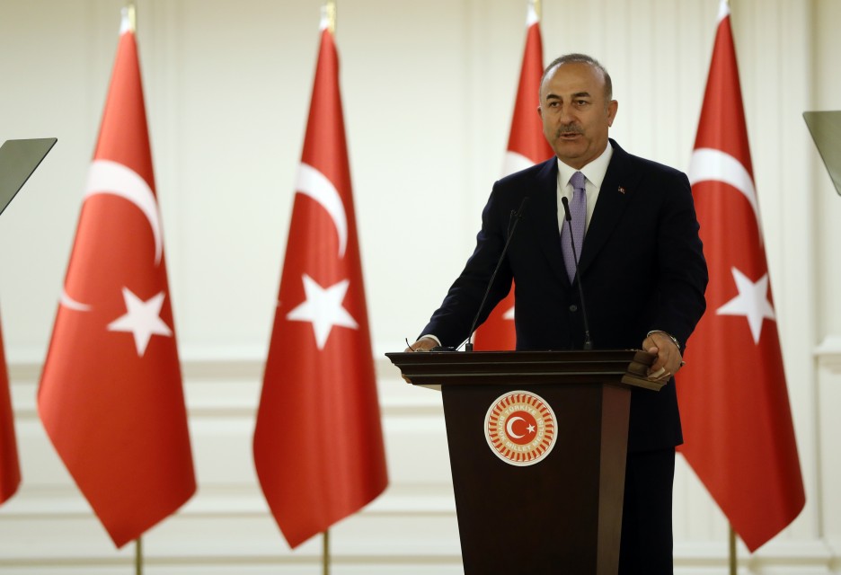 أوغلو: تركيا مصممة على محاكمة الانقلابيين الفارين