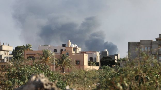 البرلمان الليبي يؤجل جلسة “الاستفتاء على الدستور” جراء اشتباكات طرابلس