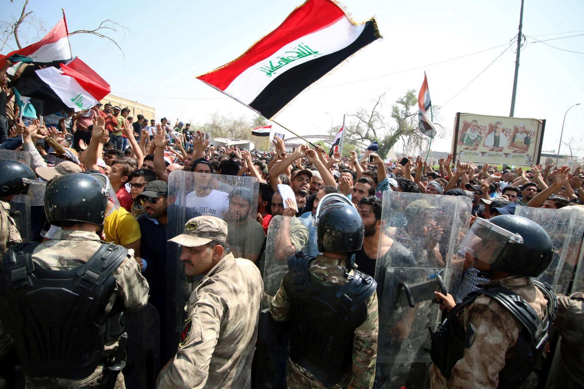 الأمم المتحدة تطالب السلطات العراقية بتلبية مطالب المحتجين والإسراع في تشكيل حكومة إصلاح