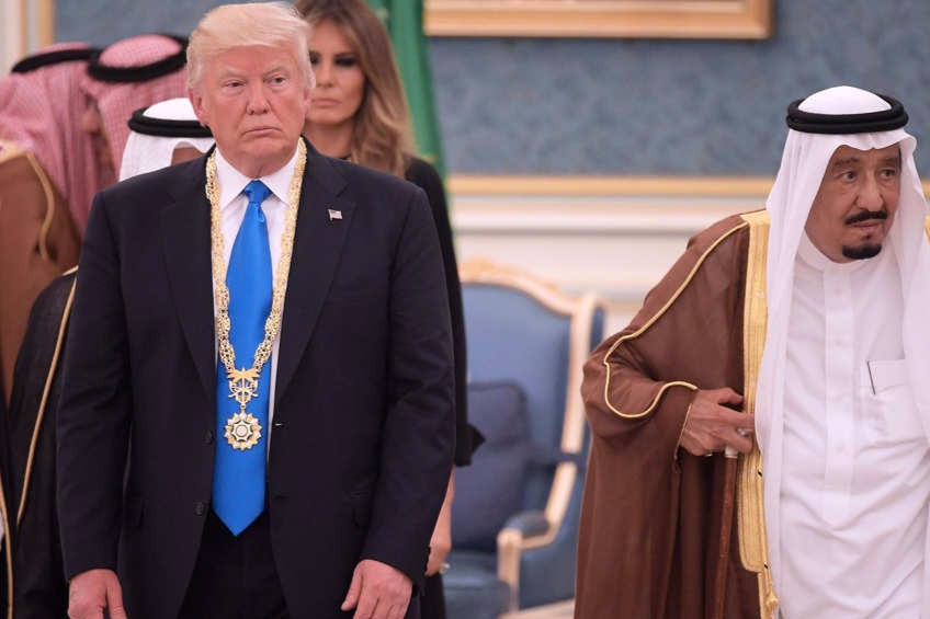 للمرة الرابعة.. ترامب يبتز السعودية: ادفعوا لنحميكم وإيران كانت ستسيطر على الشرق الأوسط في 12 دقيقة!