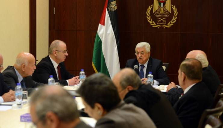 عباس يترأس أول اجتماع للجنة تنفيذ القرارات الفلسطينية بشأن مستقبل العلاقة مع إسرائيل