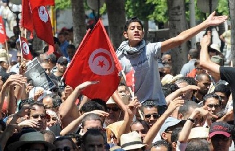 آلاف الأساتذة يتظاهرون في تونس مطالبين الحكومة بتصحيح أجورهم