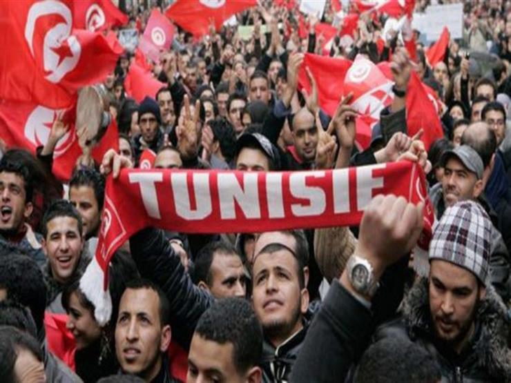 نشطاء في تونس يطلقون حملة “السترات الحمراء” للمطالبة بالتغيير