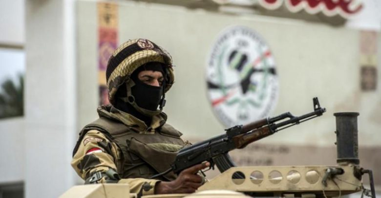 الجيش المصري يعلن مقتل أحد عناصره و27 مسلحاً