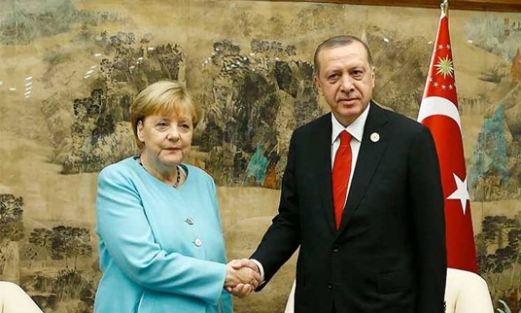 ميركل وأردوغان يتفقان على تعزيز الاتصال بشأن سوريا بعد الانسحاب الأميركي