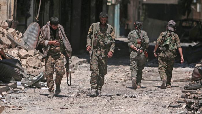 النظام السوري يعلن انسحاب 400 مقاتل كردي من منطقة منبج