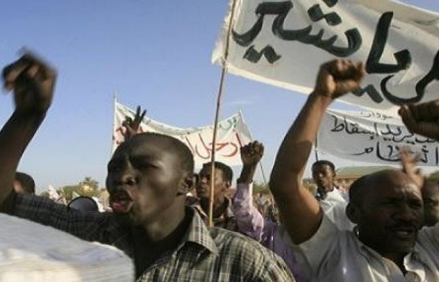 السودان.. تفريق احتجاجات و12 مدينة تشارك بمسيرات اليوم (الخميس)